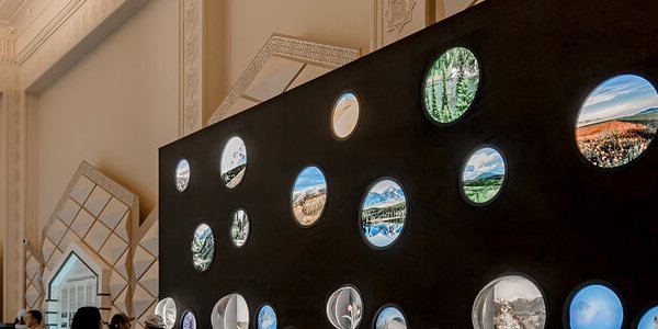 International exhibits transportation