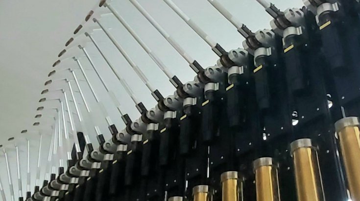 Кинетическая фигура для офиса Казахмыс